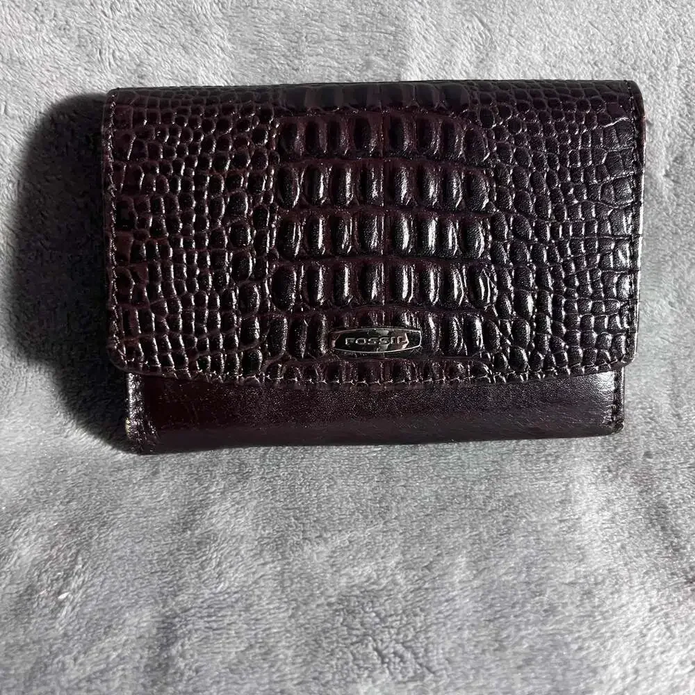 Fossil Vintage Genuine Brown Leather Croc Embossed Trifold Wallet